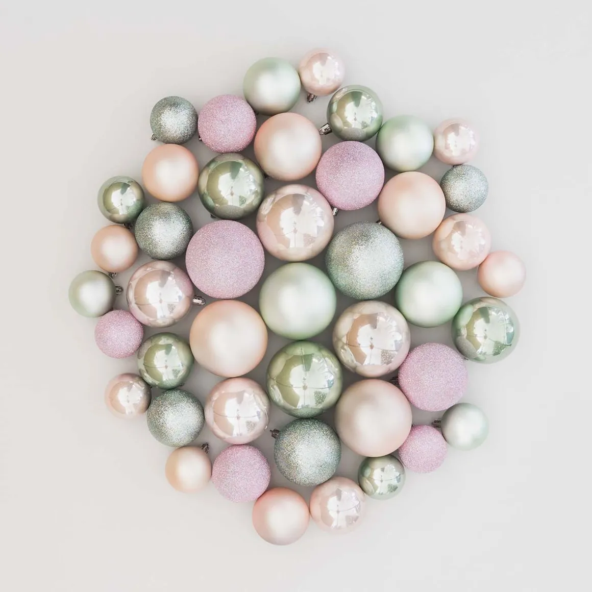 44 Weihnachtskugeln, Romantic Mix, Kunststoff, 5-8 Cm