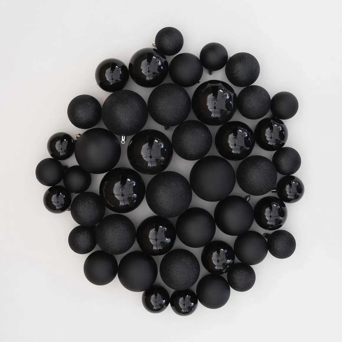 44 Weihnachtskugeln, Schwarz, Kunststoff, 5-8 Cm