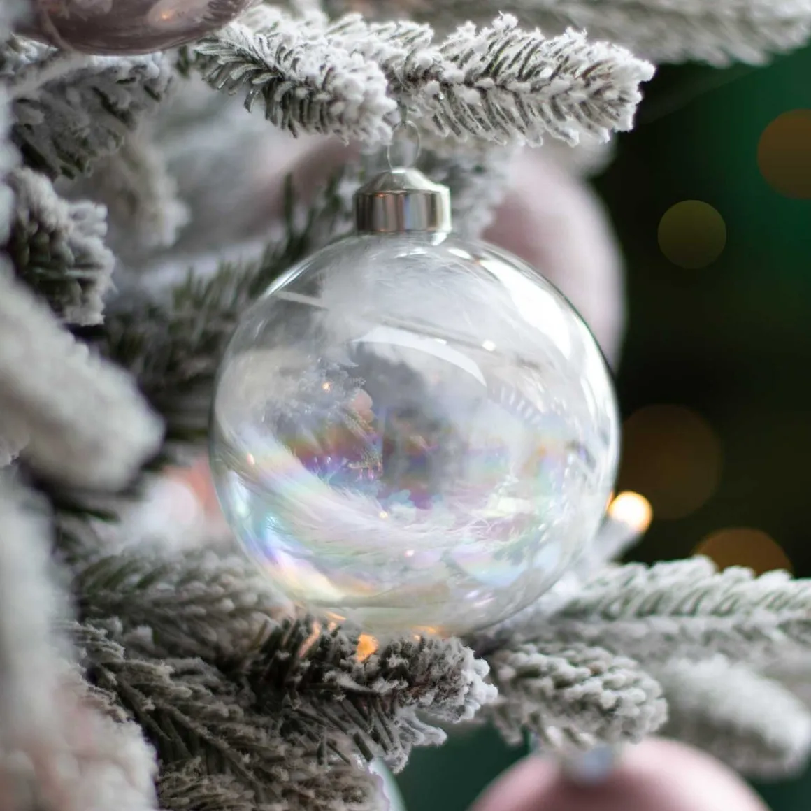 Außergewöhnliche Weihnachtskugel Mit Federn Gefüllt, Weiß, Glas, 8 Cm