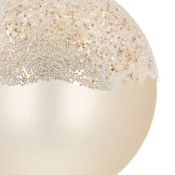 Elegante Wollweiße Weihnachtskugel Mit Zweigen Aus Perlensteinen