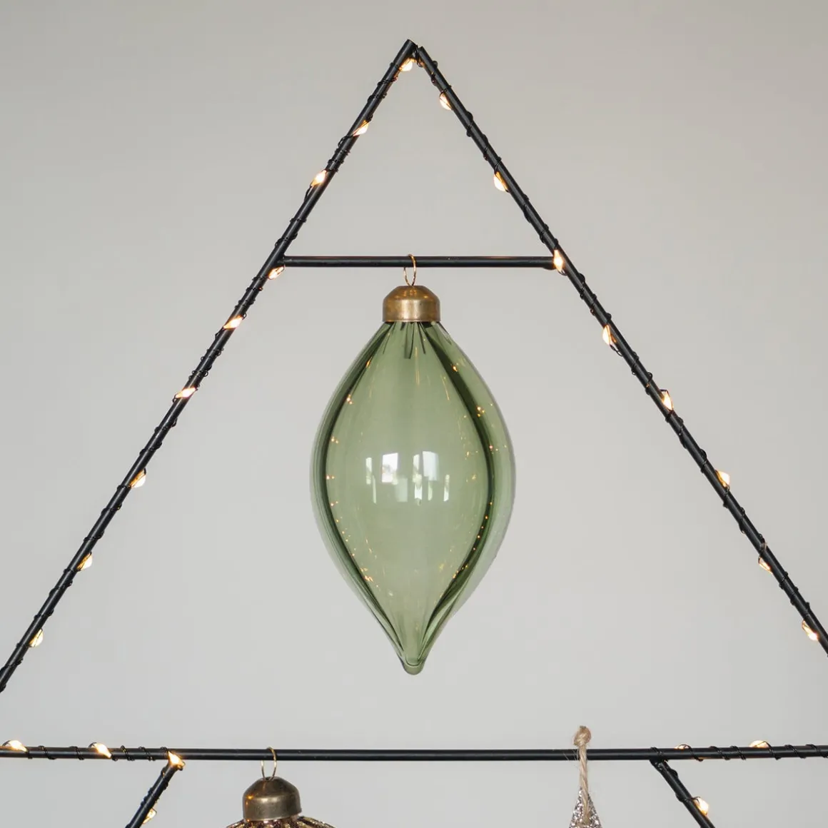 Grüner Tannenzapfen Mit Natürlichen Swirls