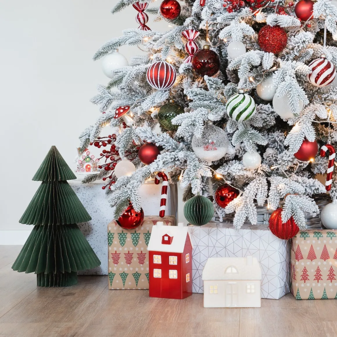 Großer Grüner Glitzer-Weihnachtsbaum Aus Papier