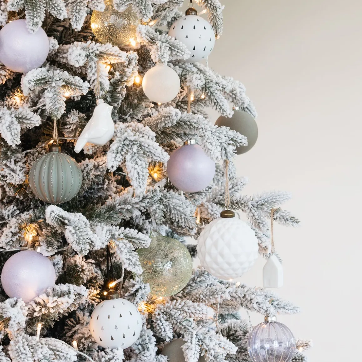 Künstlicher Weihnachtsbaum Mit Schnee Und Beleuchtung, Djill Kiefer, 155 Cm