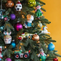 Luxuriöses Krokodil Mit Weihnachtsmütze Und Weihnachtskugel