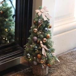 Mini Weihnachtsbaum Mit Schnee & Weidenkorb, 56 Cm