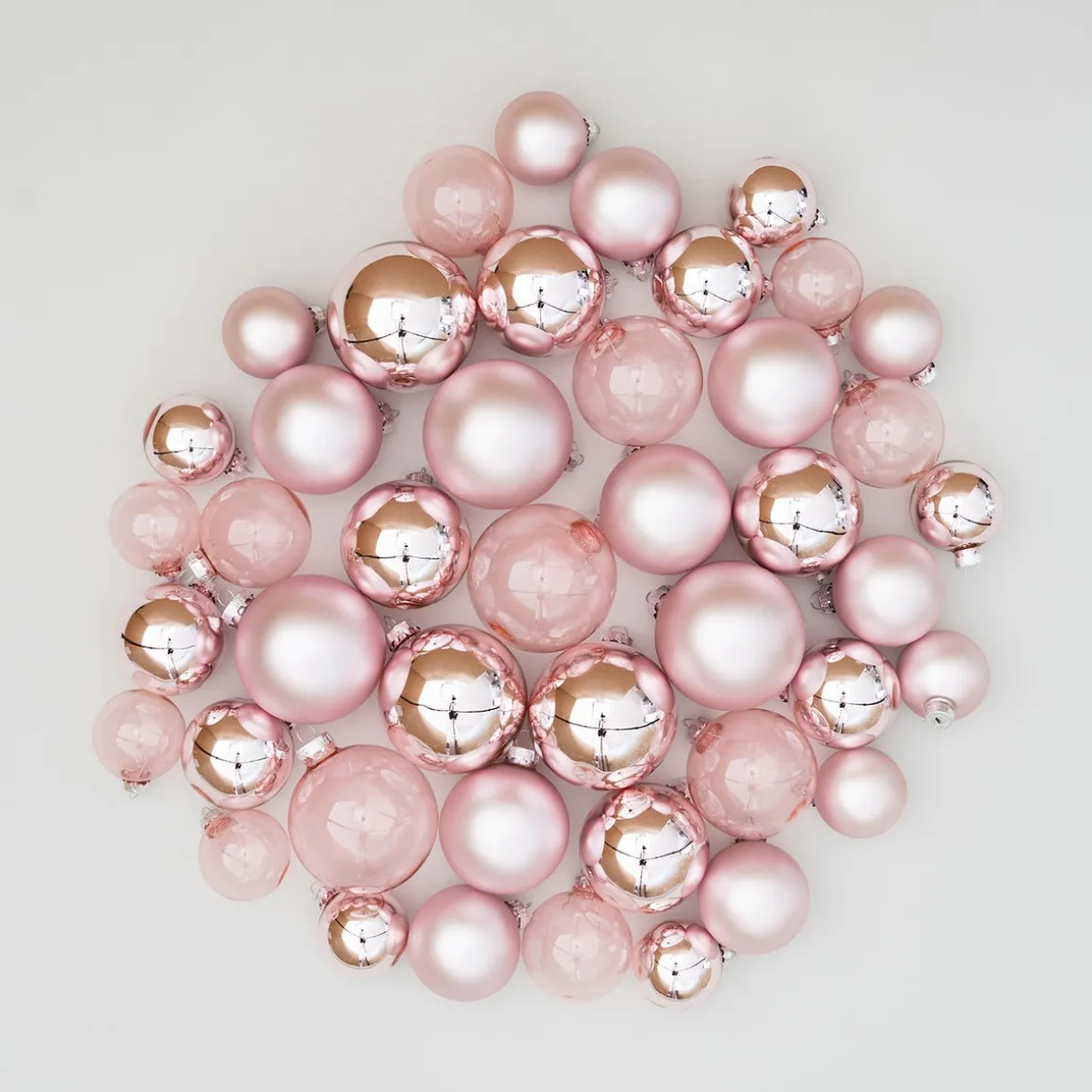 Romantisches Hellrosa Weihnachtskugel-Set 44 Stück In Praktischer Box