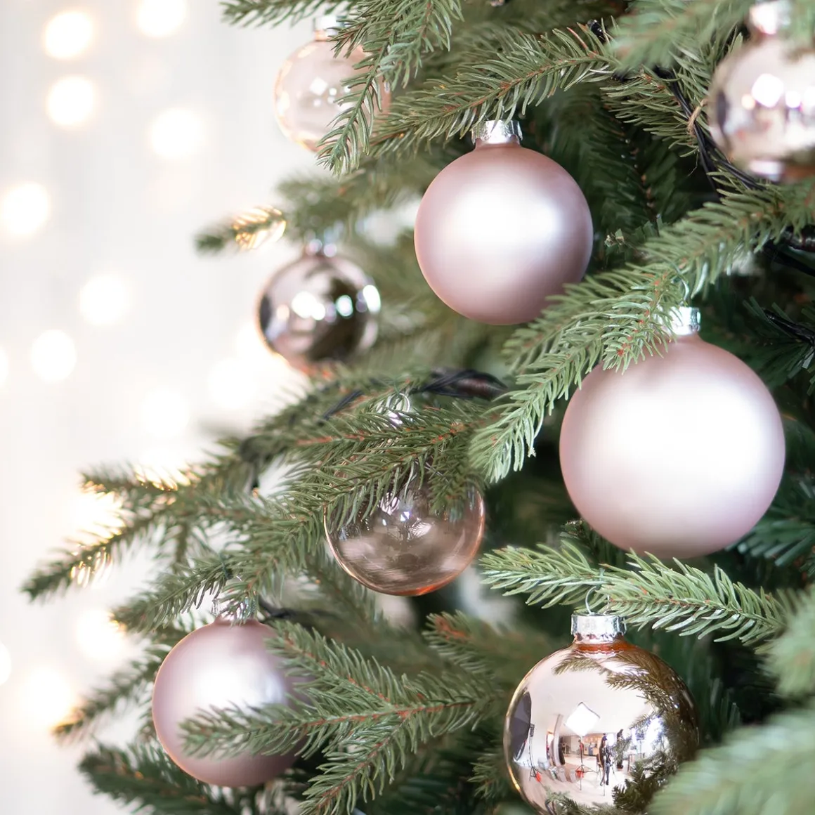 Romantisches Hellrosa Weihnachtskugel-Set 44 Stück In Praktischer Box