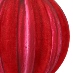 Rote Weihnachtskugel Mit Nostalgischem Filz