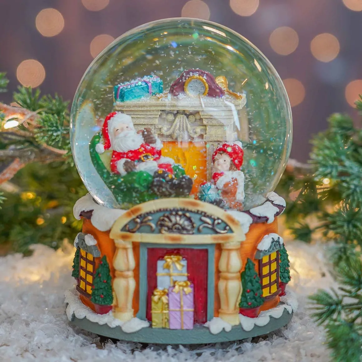 Schneekugel Weihnachtsmann Am Kamin, Mit Spieluhr, 14 Cm