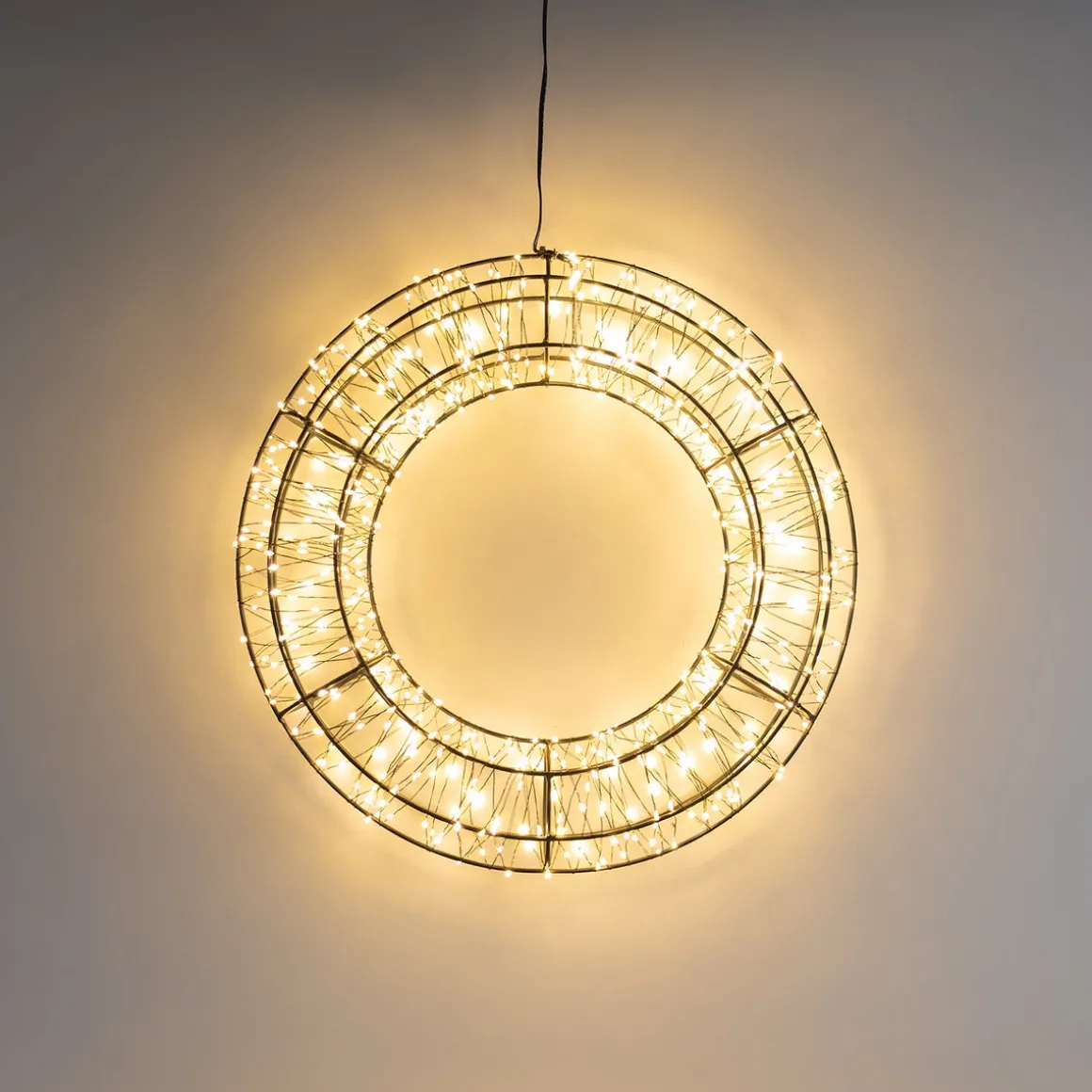 Schwarzer Weihnachtskranz Mit 600 LED-Lämpchen