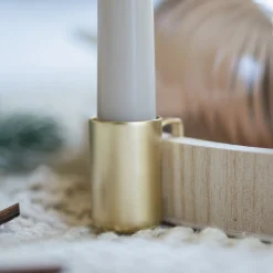 Set Aus 4 Goldenen Kerzenhaltern Für Tabletts