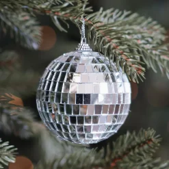 Silberne Disco-Weihnachtskugel Mit Reflektierenden Spiegelplättchen