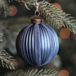 Stilvolle Blaue Weihnachtskugel Mit Filzstreifen