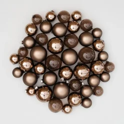 Stylische Haselnussbraune Weihnachtskugel Im Set 44 Stück In Praktischer Box