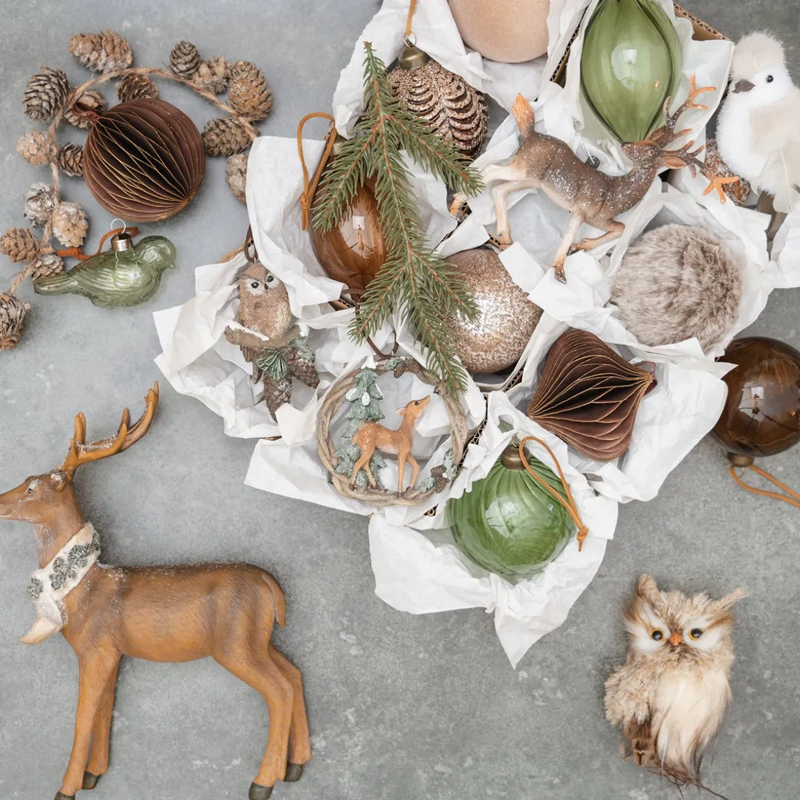 Tannengrüne Transparente Weihnachtskugel "Swirl"| 8 Cm