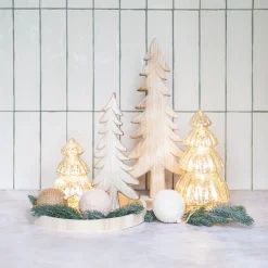 Verspielter Holz-Weihnachtsbaum Auf Standfuß