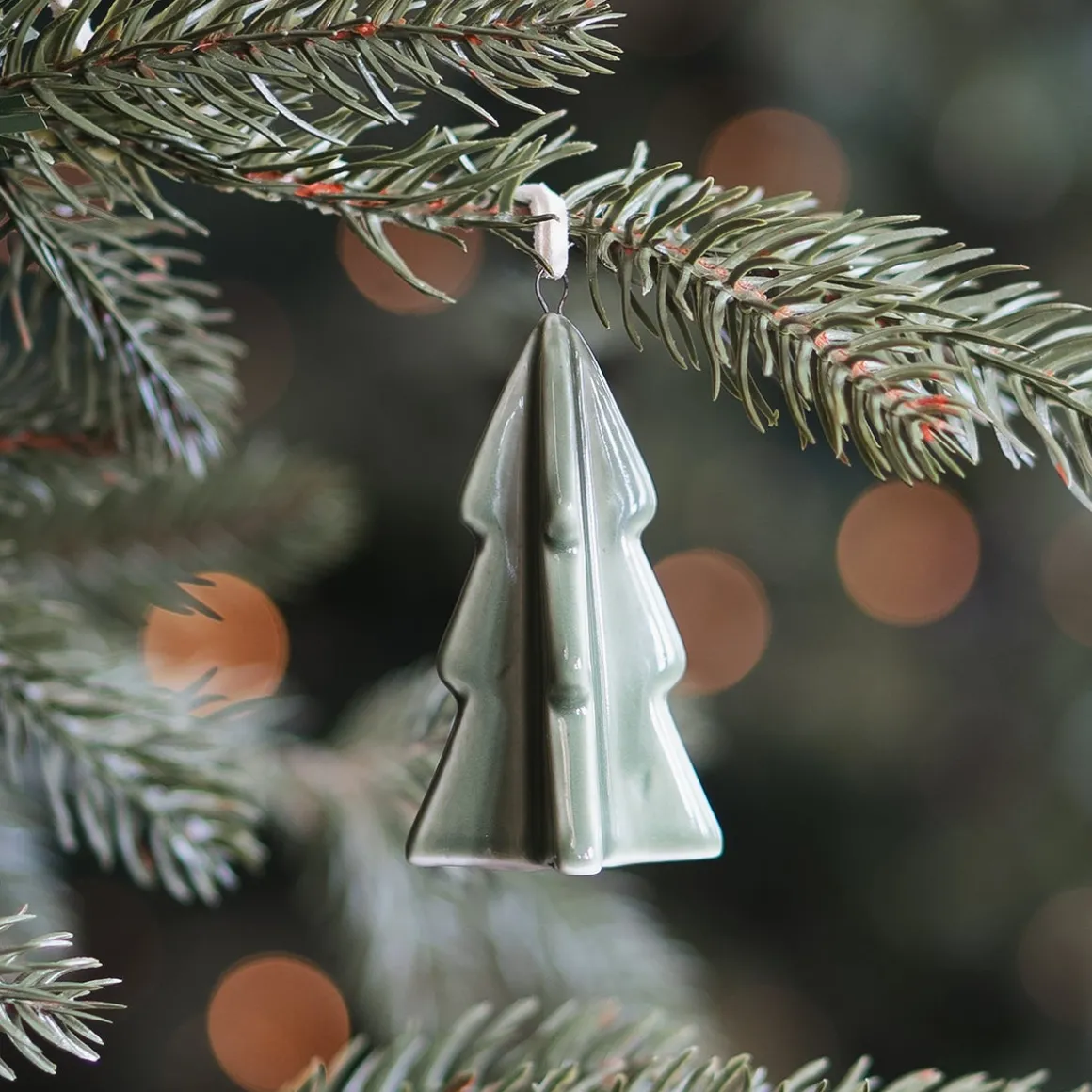 Weihnachtsanhänger Aus Grünem Porzellan In Form Eines Baumes