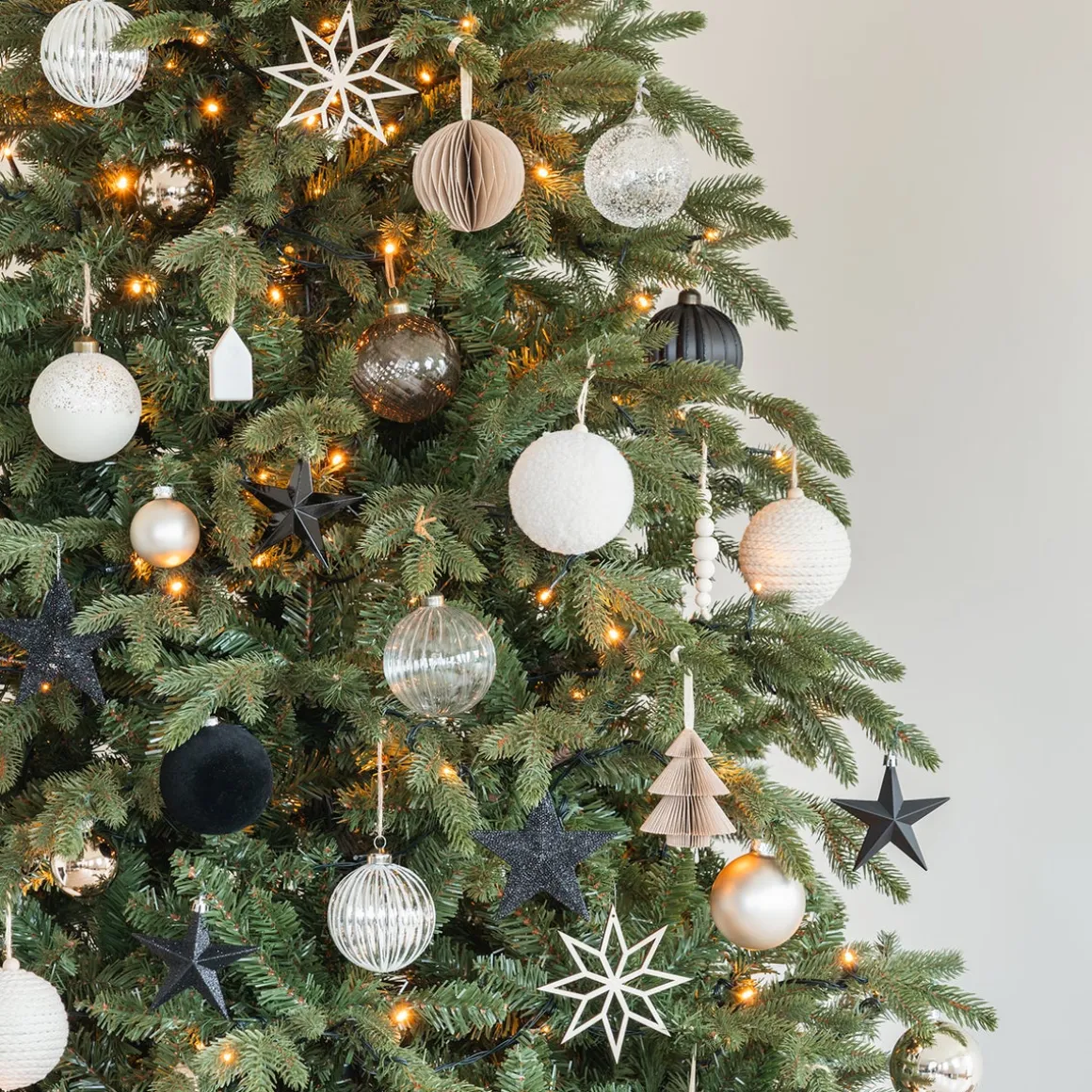 Weihnachtsbaumpaket 'Morning Mist': Natürliche Materialien Und Minimalistisches Design