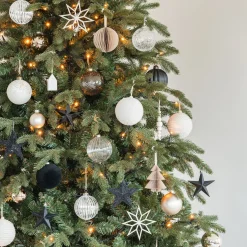 Weihnachtsbaumpaket 'Morning Mist': Natürliche Materialien Und Minimalistisches Design