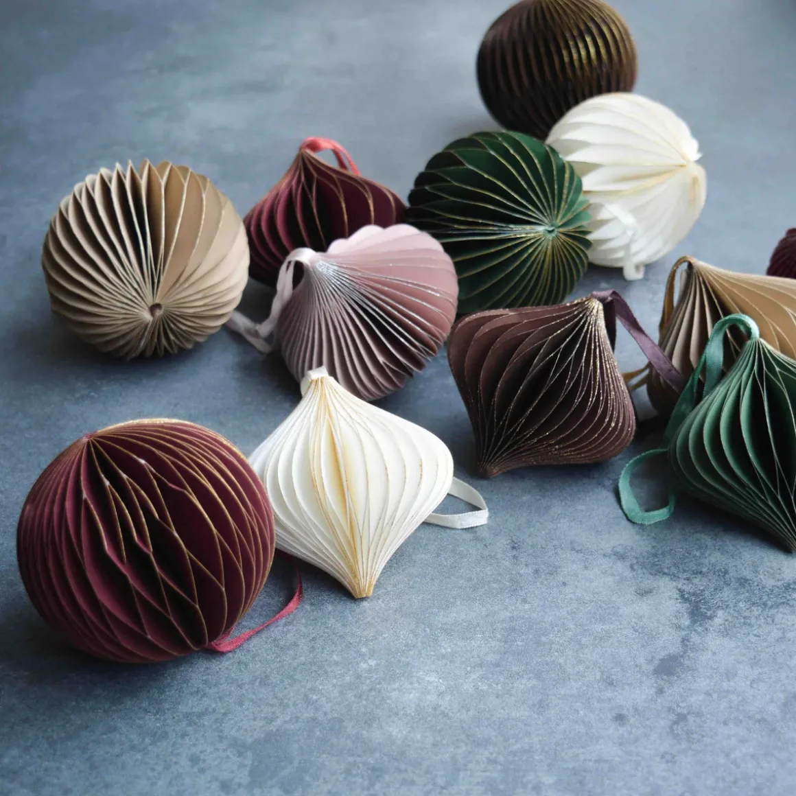 Weihnachtskugel Papier, Bordeaux, 8 Cm