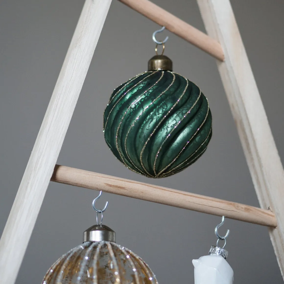 Weihnachtskugel Swirl, Dunkelgrün, Glas, 8 Cm